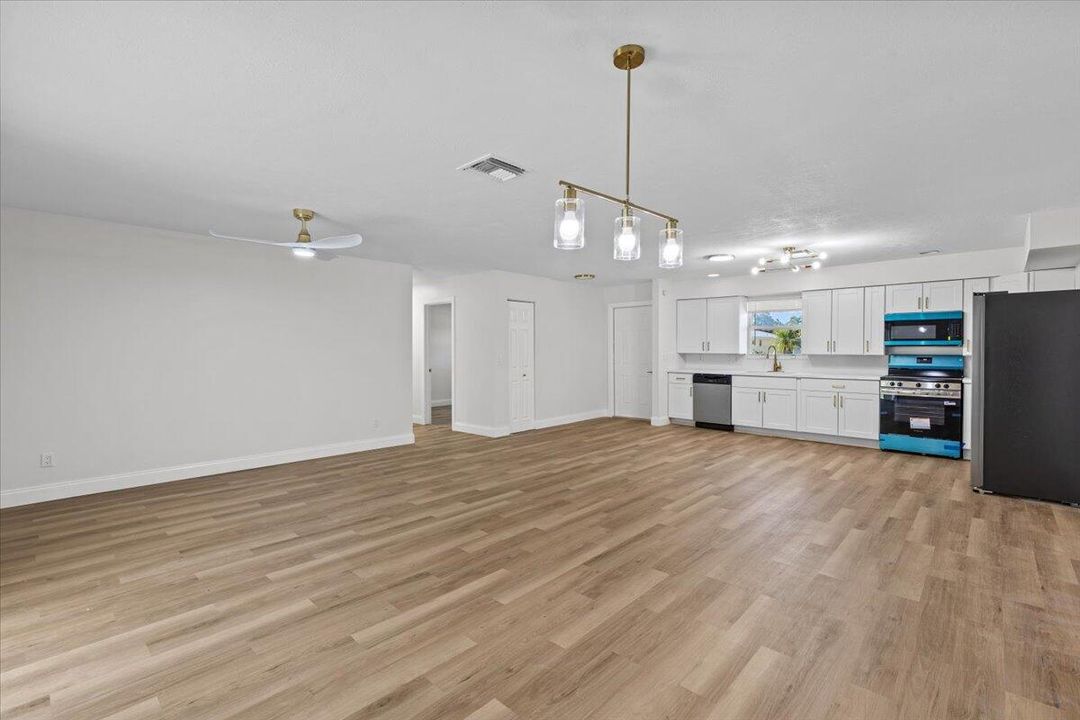 For Sale: $439,990 (3 beds, 2 baths, 1297 Square Feet)