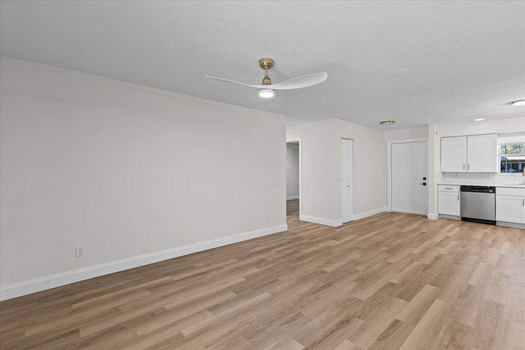 For Sale: $439,990 (3 beds, 2 baths, 1297 Square Feet)