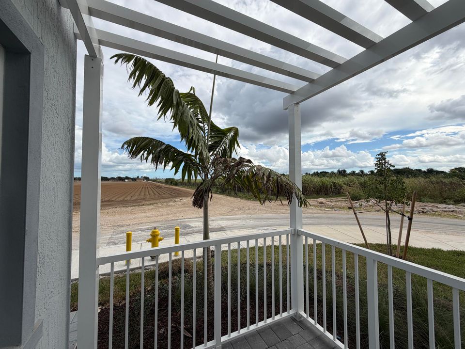 出租: $3,900 (5 贝兹, 3 浴室, 2987 平方英尺)