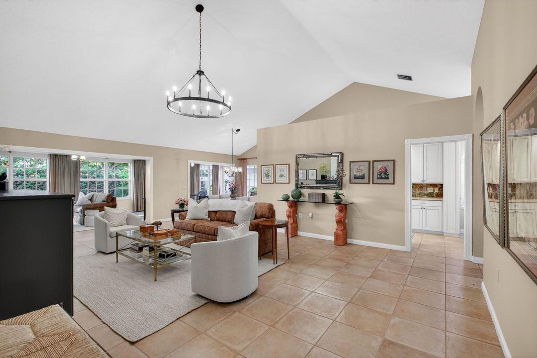 En Venta: $619,000 (3 camas, 2 baños, 2271 Pies cuadrados)