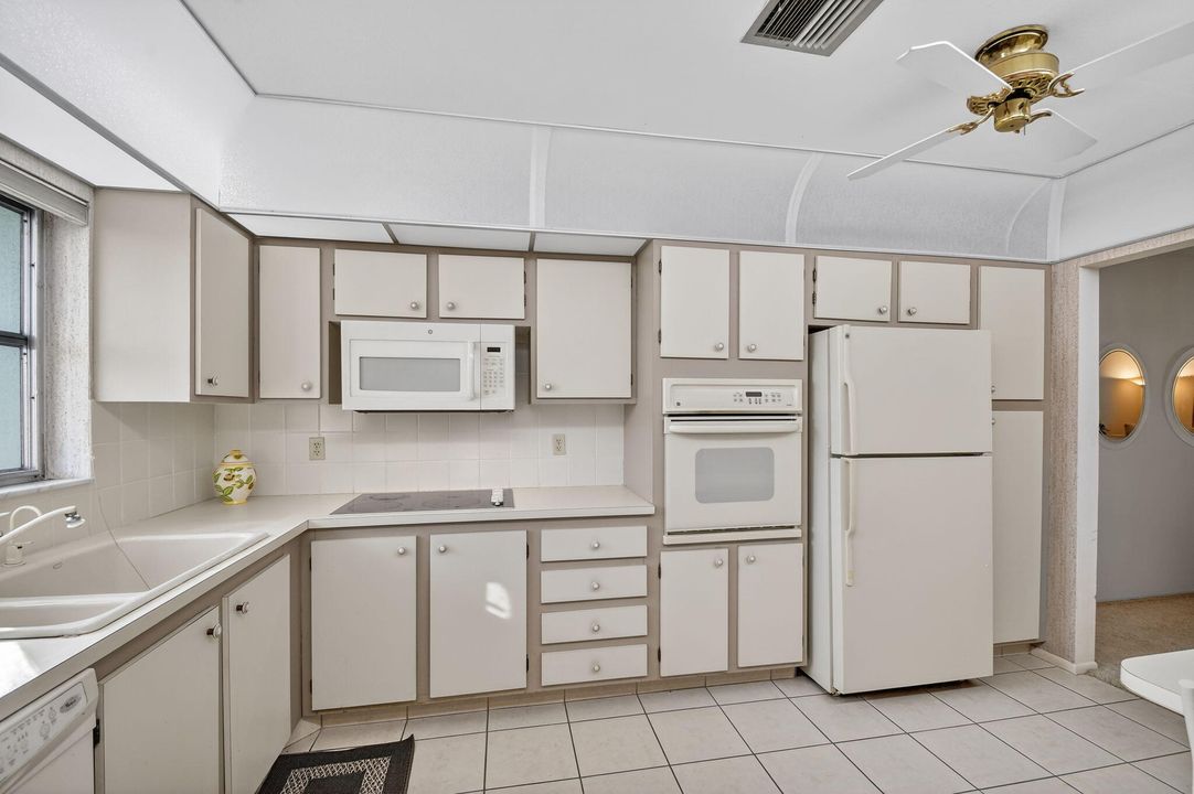 For Sale: $169,900 (2 beds, 2 baths, 1624 Square Feet)