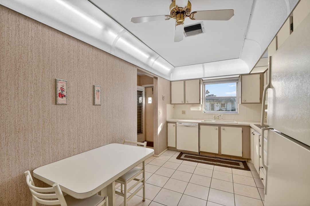 For Sale: $169,900 (2 beds, 2 baths, 1624 Square Feet)