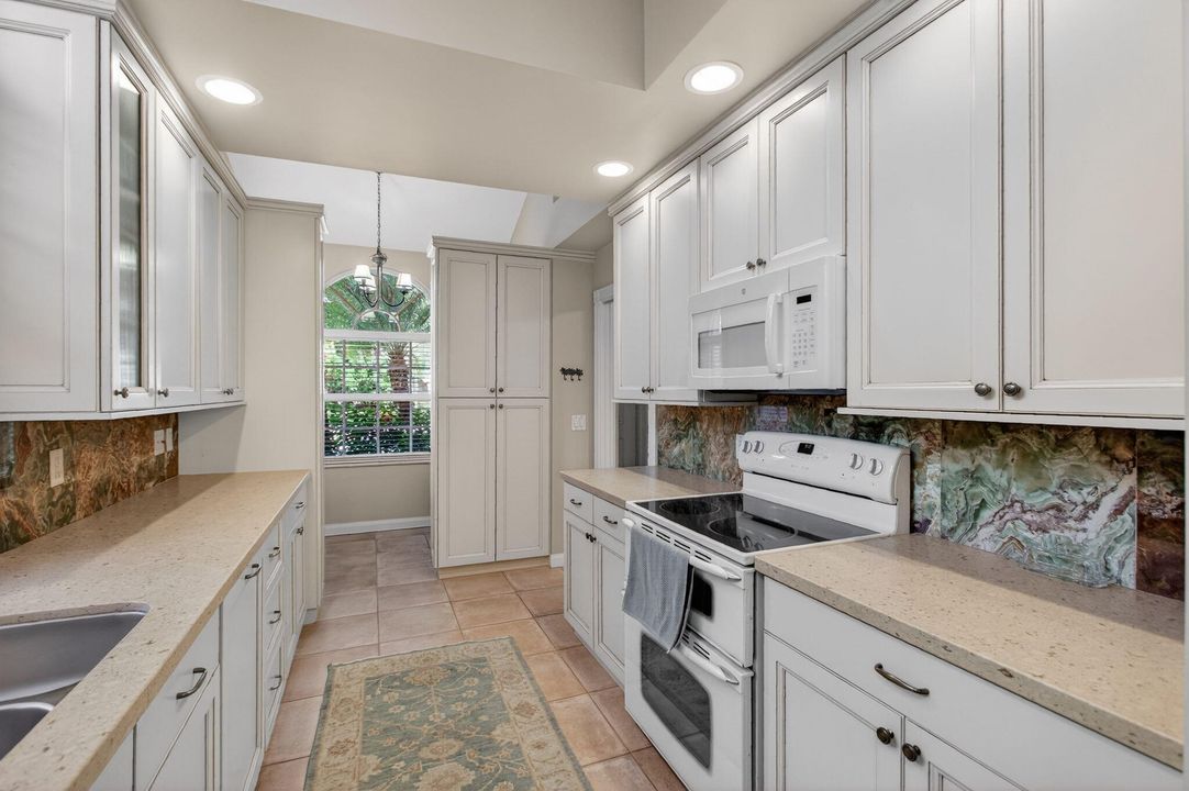 En Venta: $619,000 (3 camas, 2 baños, 2271 Pies cuadrados)