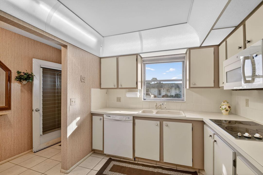 For Sale: $169,900 (2 beds, 2 baths, 1624 Square Feet)