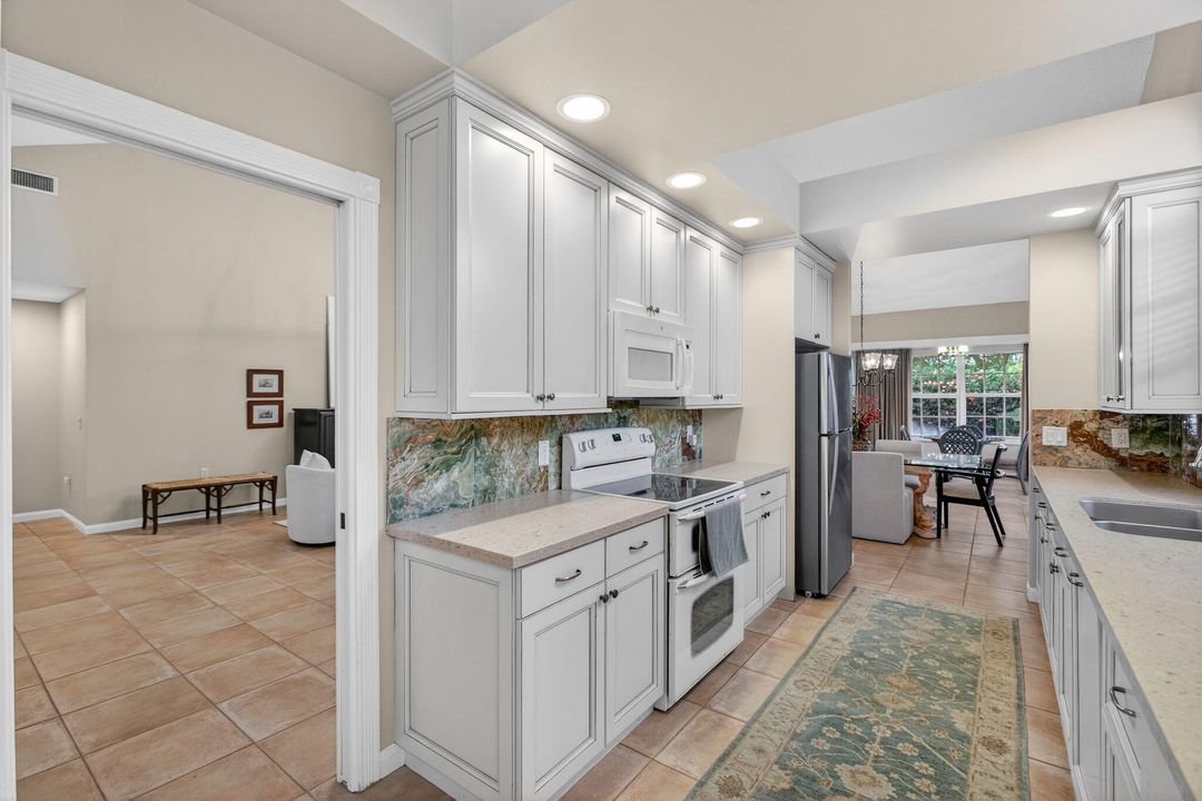 En Venta: $619,000 (3 camas, 2 baños, 2271 Pies cuadrados)