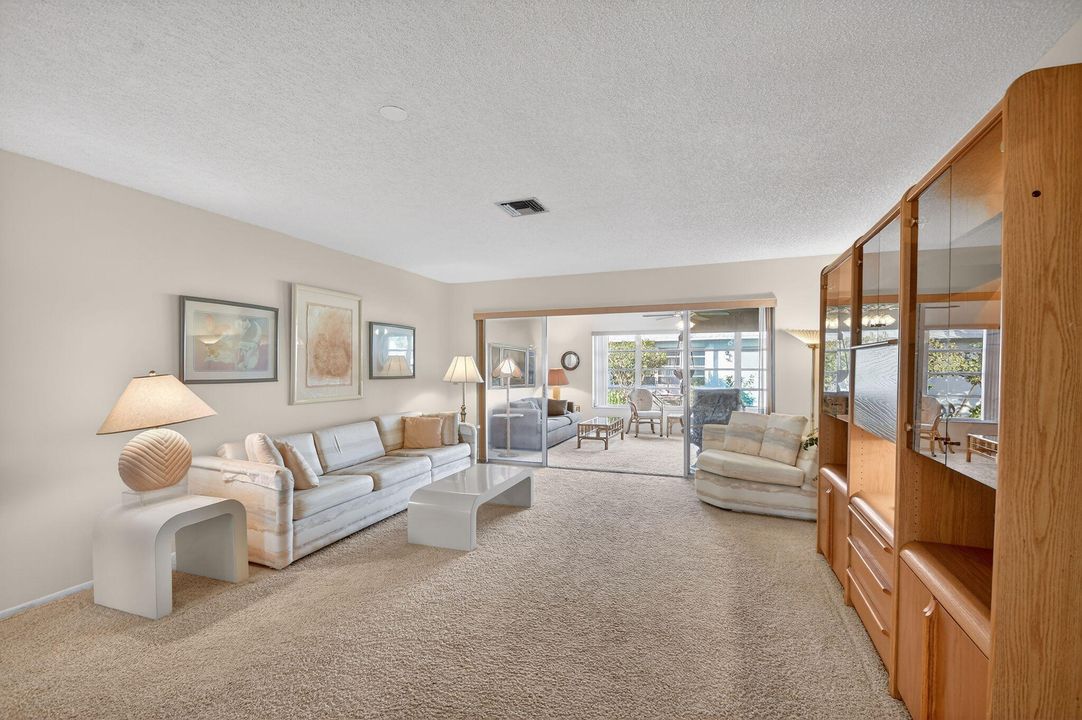 For Sale: $169,900 (2 beds, 2 baths, 1624 Square Feet)