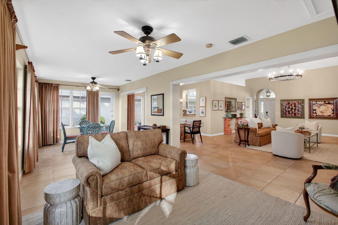 En Venta: $619,000 (3 camas, 2 baños, 2271 Pies cuadrados)