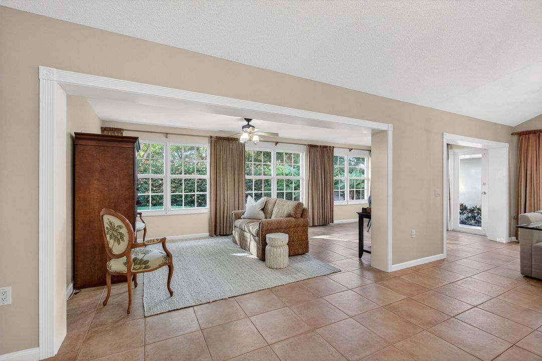 En Venta: $619,000 (3 camas, 2 baños, 2271 Pies cuadrados)