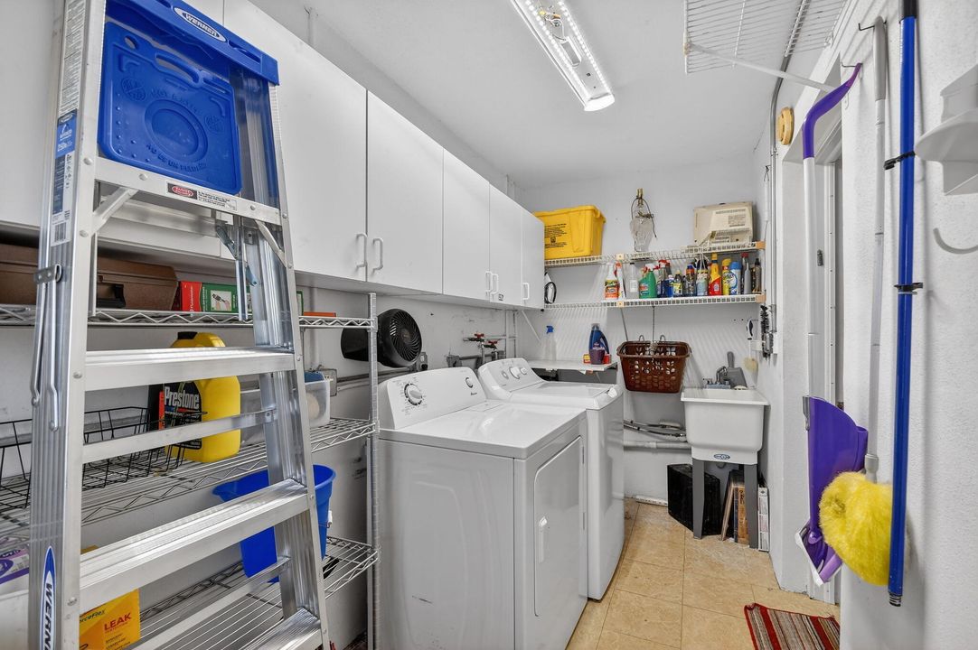 For Sale: $169,900 (2 beds, 2 baths, 1624 Square Feet)