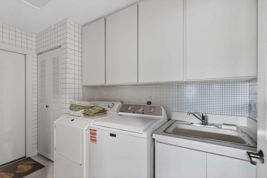 En Venta: $619,000 (3 camas, 2 baños, 2271 Pies cuadrados)