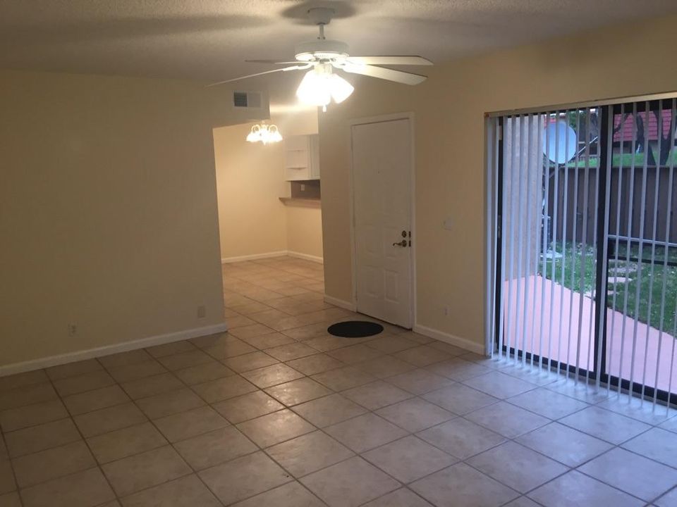 For Rent: $2,550 (2 beds, 2 baths, 1302 Square Feet)