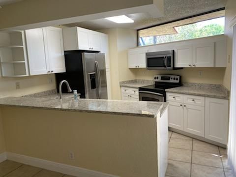 For Rent: $2,550 (2 beds, 2 baths, 1302 Square Feet)