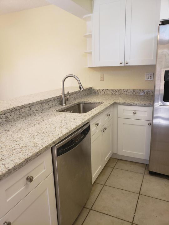 For Rent: $2,550 (2 beds, 2 baths, 1302 Square Feet)