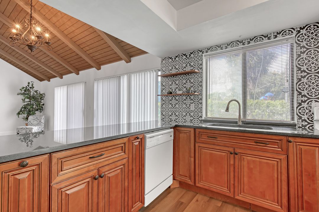 В аренду: $3,250 (2 спален, 2 ванн, 1414 Квадратных фут)