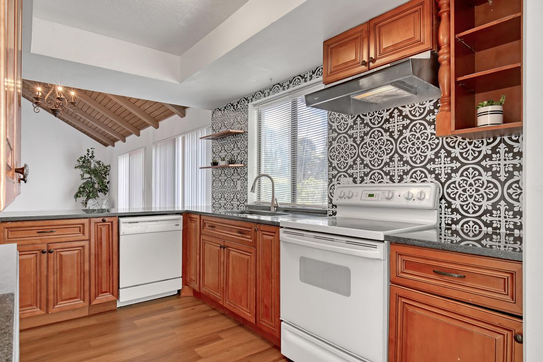 В аренду: $3,250 (2 спален, 2 ванн, 1414 Квадратных фут)