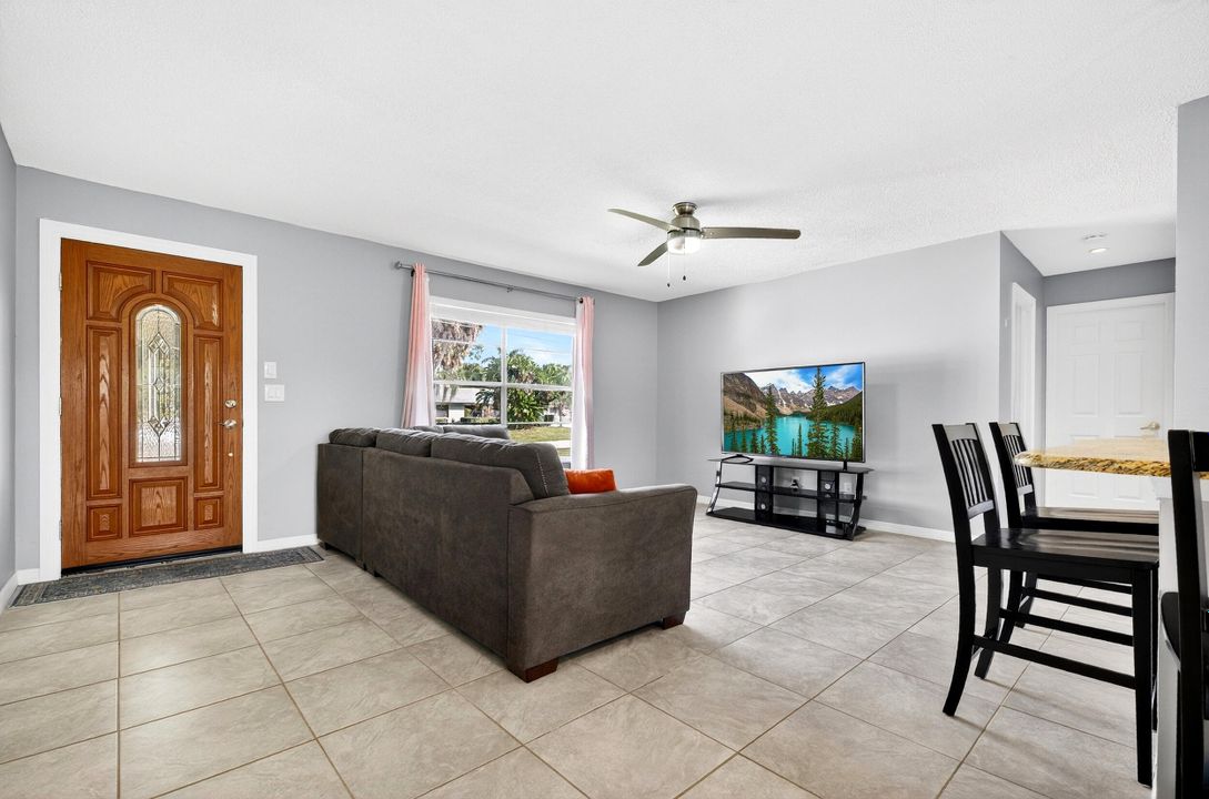 待售: $319,999 (3 贝兹, 2 浴室, 1160 平方英尺)