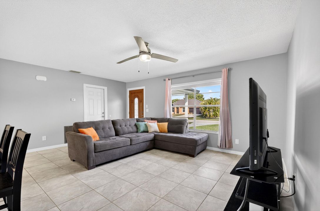 待售: $319,999 (3 贝兹, 2 浴室, 1160 平方英尺)