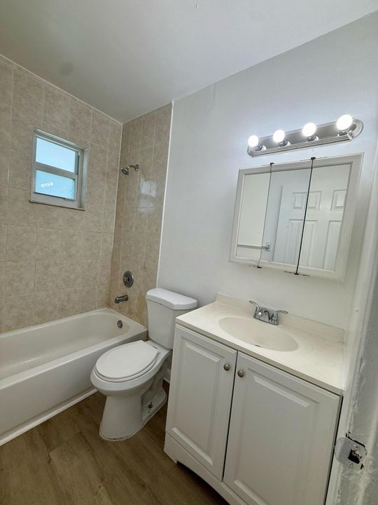 For Rent: $2,150 (3 beds, 1 baths, 1010 Square Feet)