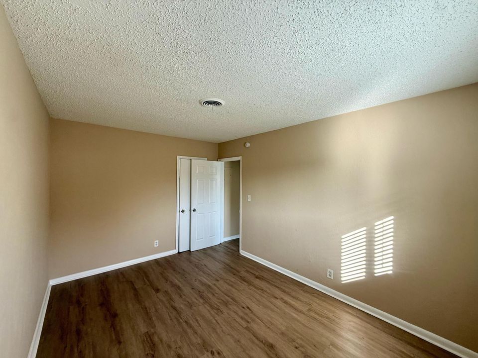 For Rent: $2,150 (3 beds, 1 baths, 1010 Square Feet)