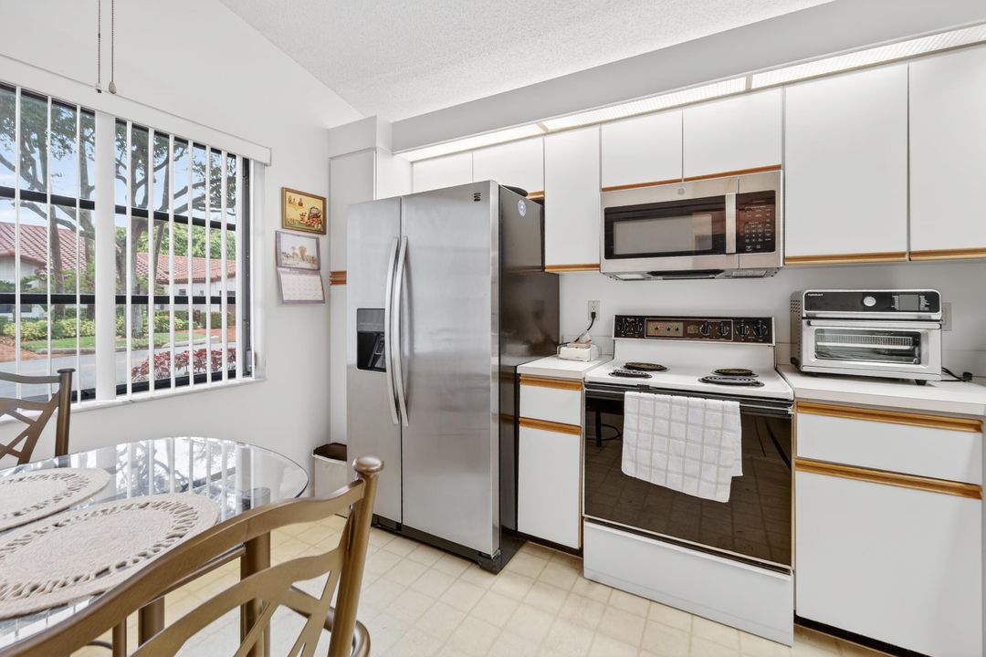 待售: $229,000 (2 贝兹, 2 浴室, 1217 平方英尺)