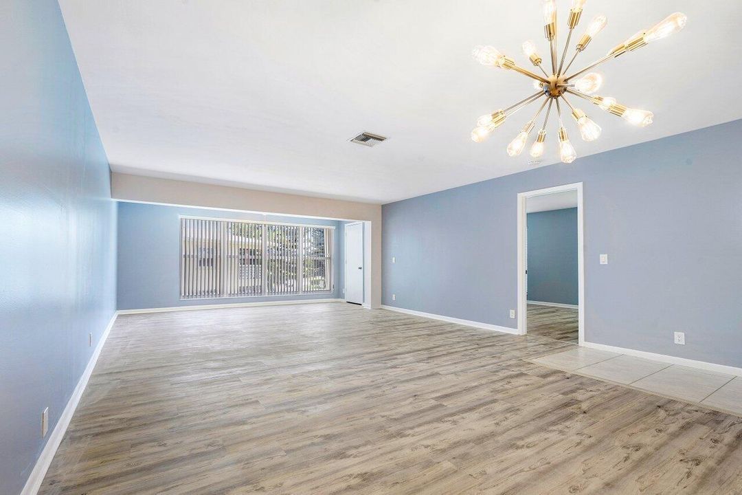 出租: $2,400 (2 贝兹, 2 浴室, 1335 平方英尺)