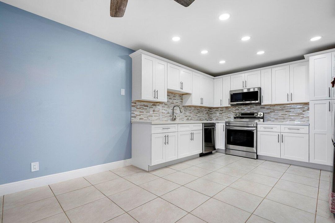 出租: $2,400 (2 贝兹, 2 浴室, 1335 平方英尺)