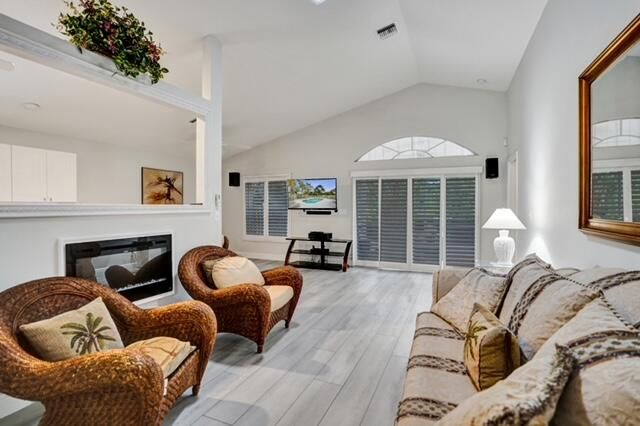 待售: $514,999 (3 贝兹, 2 浴室, 1325 平方英尺)