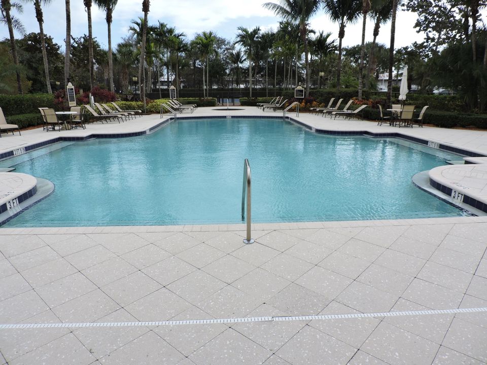 For Rent: $2,500 (2 beds, 2 baths, 1064 Square Feet)