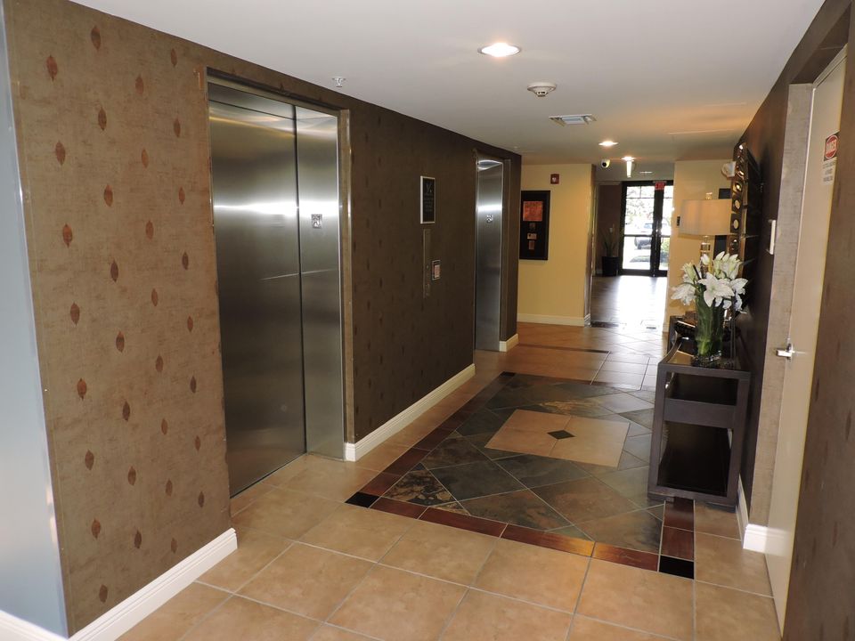 For Rent: $2,500 (2 beds, 2 baths, 1064 Square Feet)