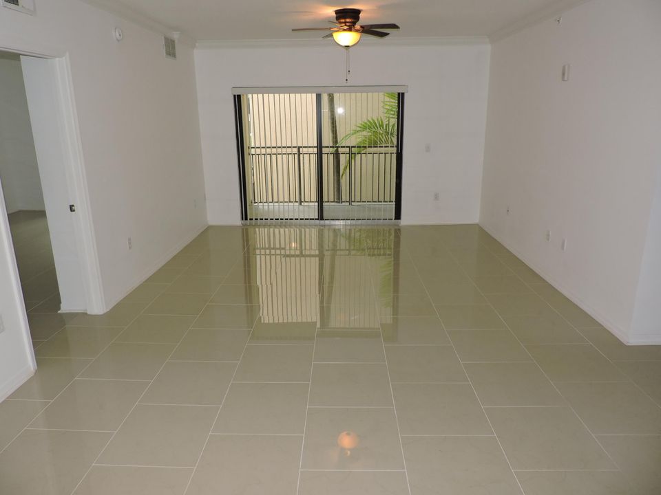 For Rent: $2,500 (2 beds, 2 baths, 1064 Square Feet)