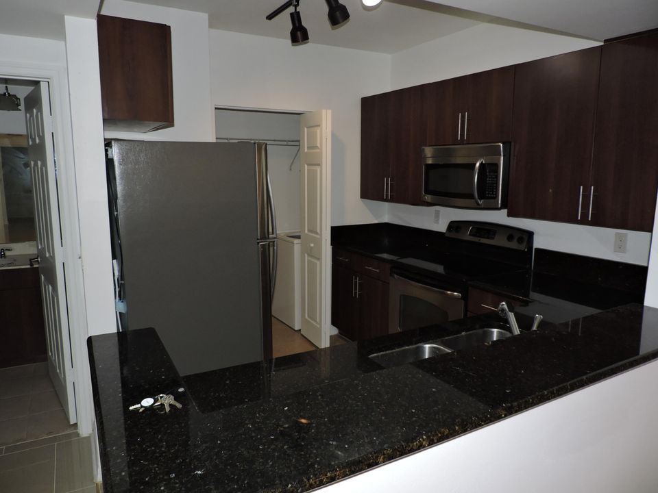For Rent: $2,500 (2 beds, 2 baths, 1064 Square Feet)