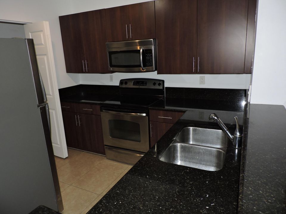 For Rent: $2,500 (2 beds, 2 baths, 1064 Square Feet)