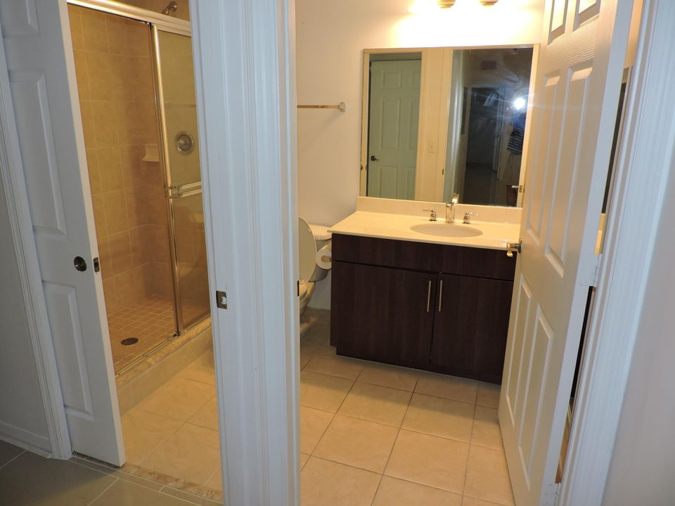 For Rent: $2,500 (2 beds, 2 baths, 1064 Square Feet)