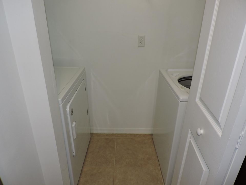 For Rent: $2,500 (2 beds, 2 baths, 1064 Square Feet)