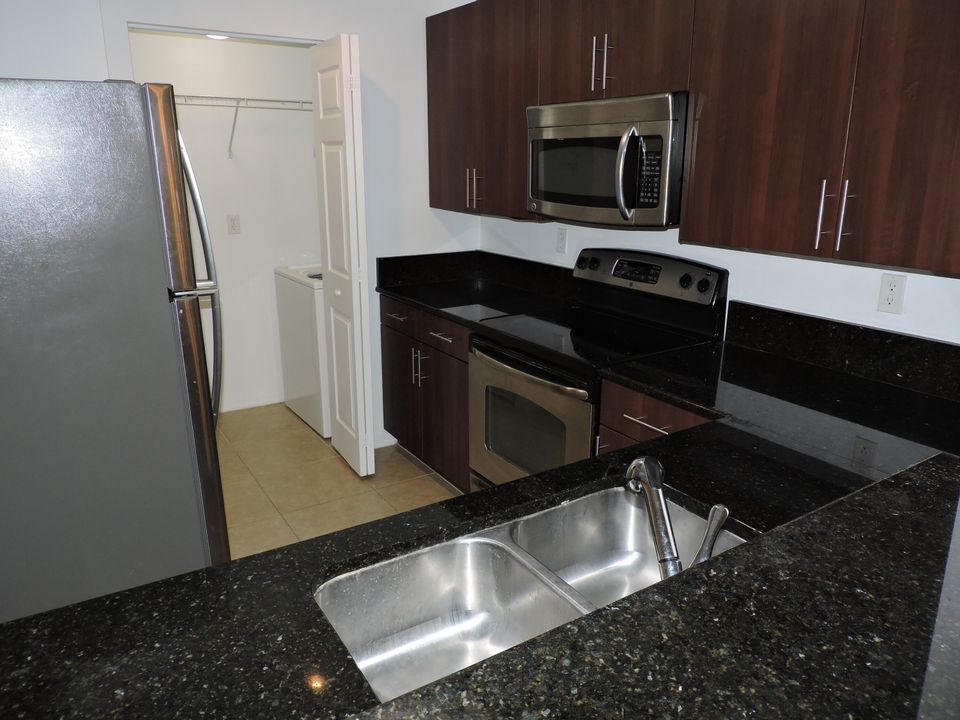 For Rent: $2,500 (2 beds, 2 baths, 1064 Square Feet)