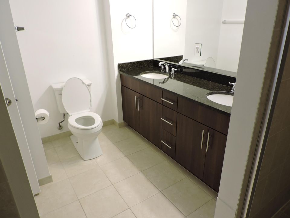 For Rent: $2,500 (2 beds, 2 baths, 1064 Square Feet)