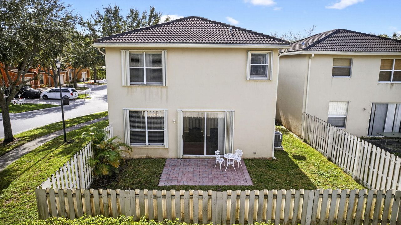 На продажу: $470,000 (3 спален, 2 ванн, 1674 Квадратных фут)