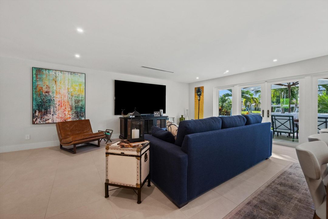 На продажу: $3,975,000 (3 спален, 2 ванн, 2101 Квадратных фут)