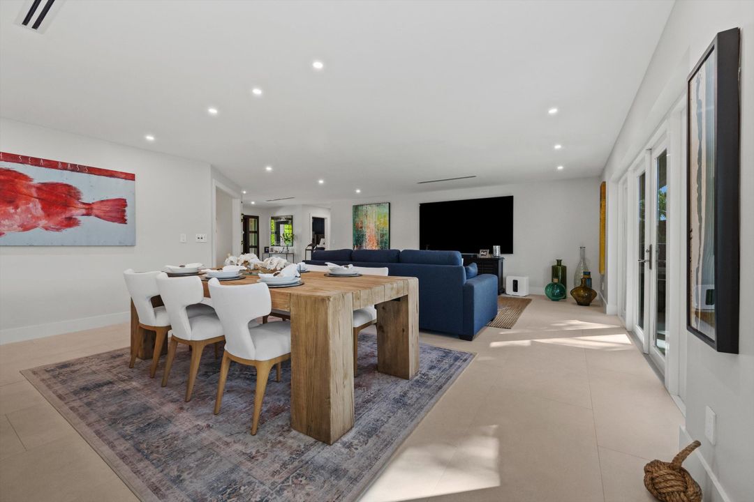 На продажу: $3,975,000 (3 спален, 2 ванн, 2101 Квадратных фут)