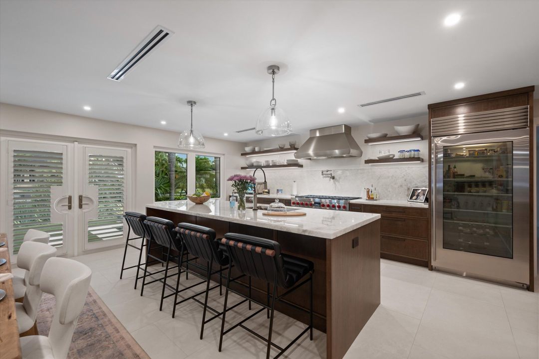 На продажу: $3,975,000 (3 спален, 2 ванн, 2101 Квадратных фут)