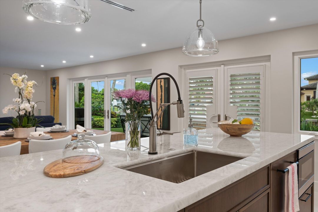 На продажу: $3,975,000 (3 спален, 2 ванн, 2101 Квадратных фут)