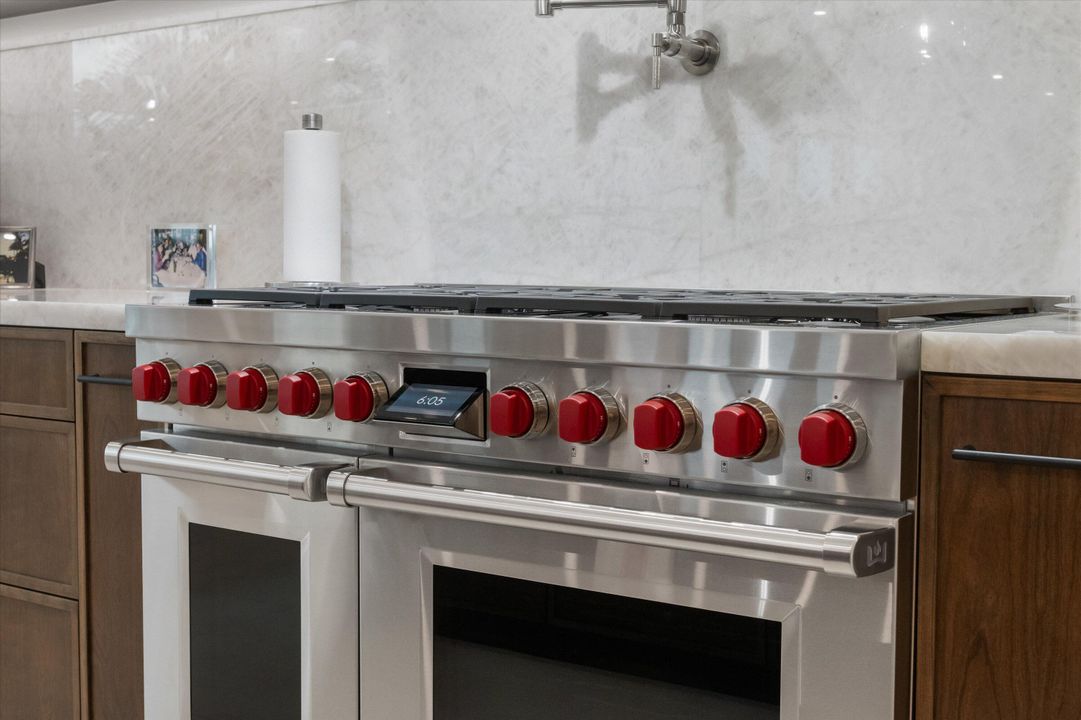 На продажу: $3,975,000 (3 спален, 2 ванн, 2101 Квадратных фут)