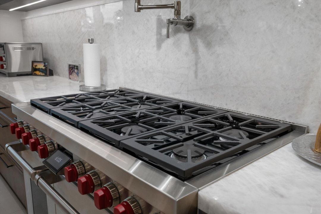 На продажу: $3,975,000 (3 спален, 2 ванн, 2101 Квадратных фут)