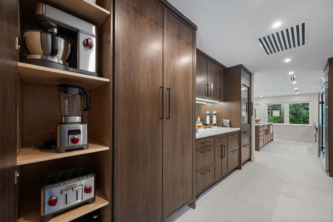 На продажу: $3,975,000 (3 спален, 2 ванн, 2101 Квадратных фут)