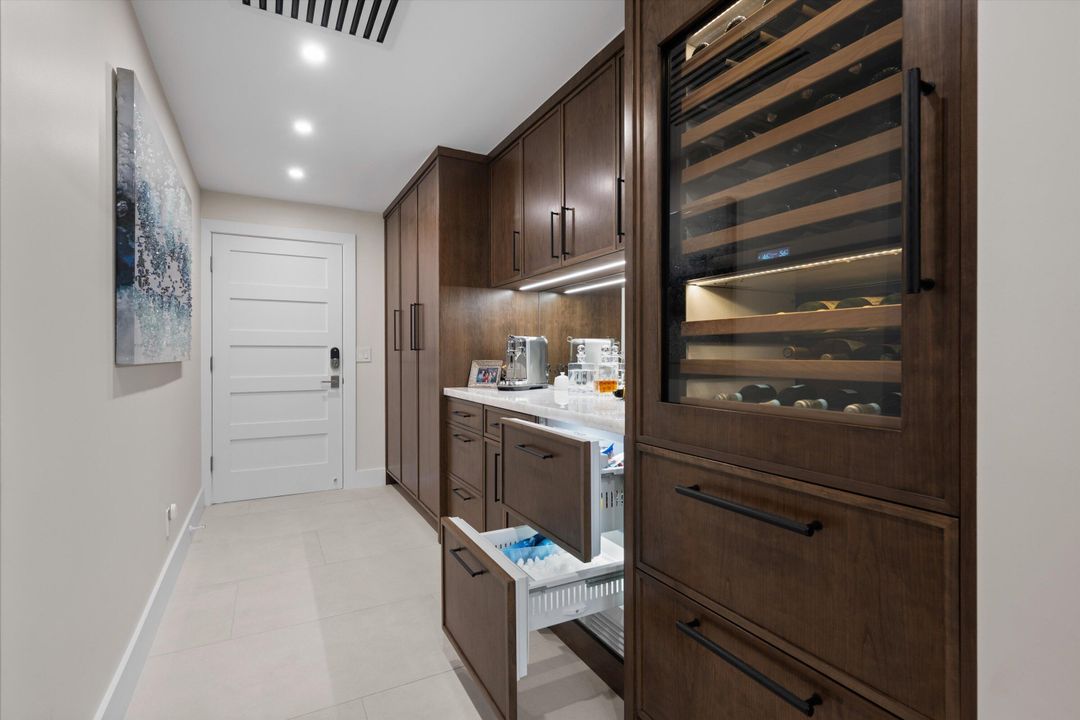 На продажу: $3,975,000 (3 спален, 2 ванн, 2101 Квадратных фут)