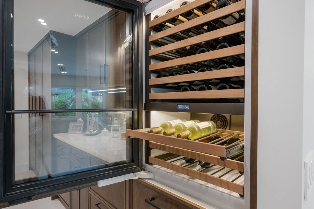 На продажу: $3,975,000 (3 спален, 2 ванн, 2101 Квадратных фут)