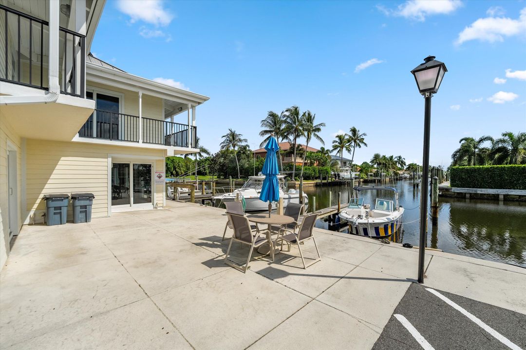 На продажу: $3,975,000 (3 спален, 2 ванн, 2101 Квадратных фут)