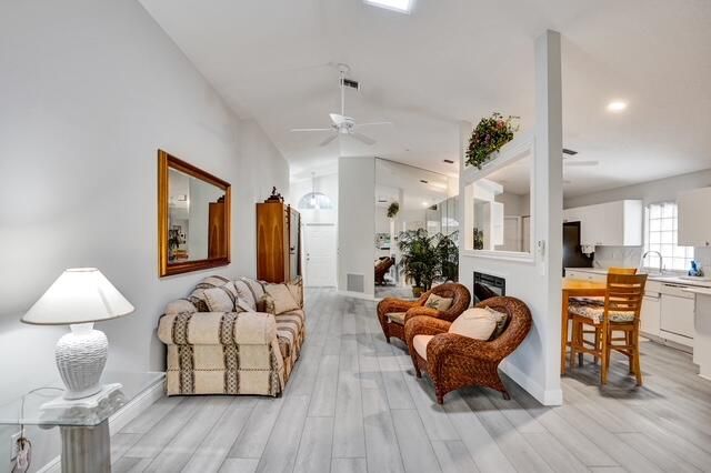 待售: $514,999 (3 贝兹, 2 浴室, 1325 平方英尺)