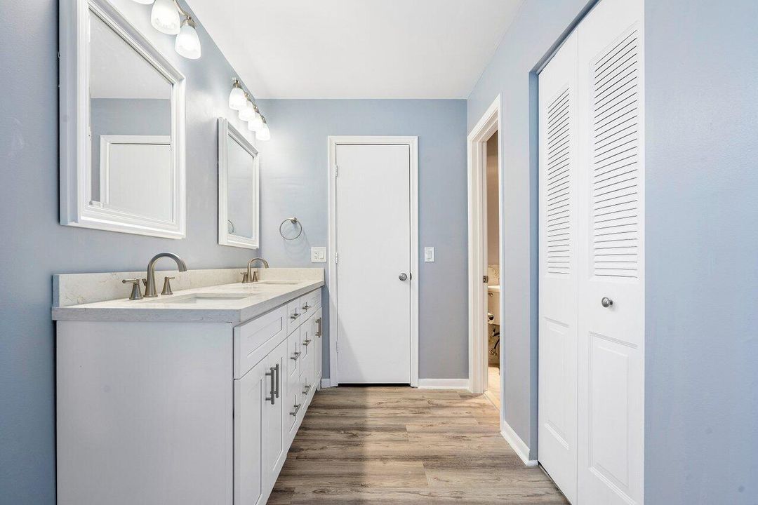 На продажу: $245,000 (2 спален, 2 ванн, 1335 Квадратных фут)