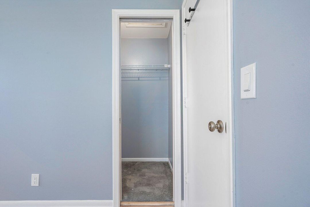 На продажу: $245,000 (2 спален, 2 ванн, 1335 Квадратных фут)